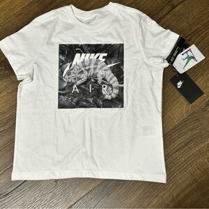 Nike boys T-shirt new size small
